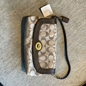 NWT New Coach Wristlet